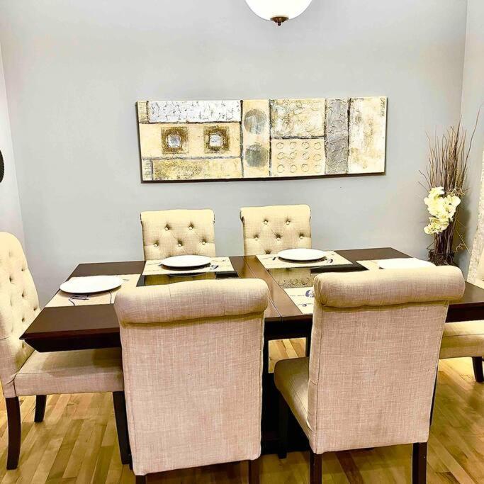 Spacious, 2-story Family-friendly *