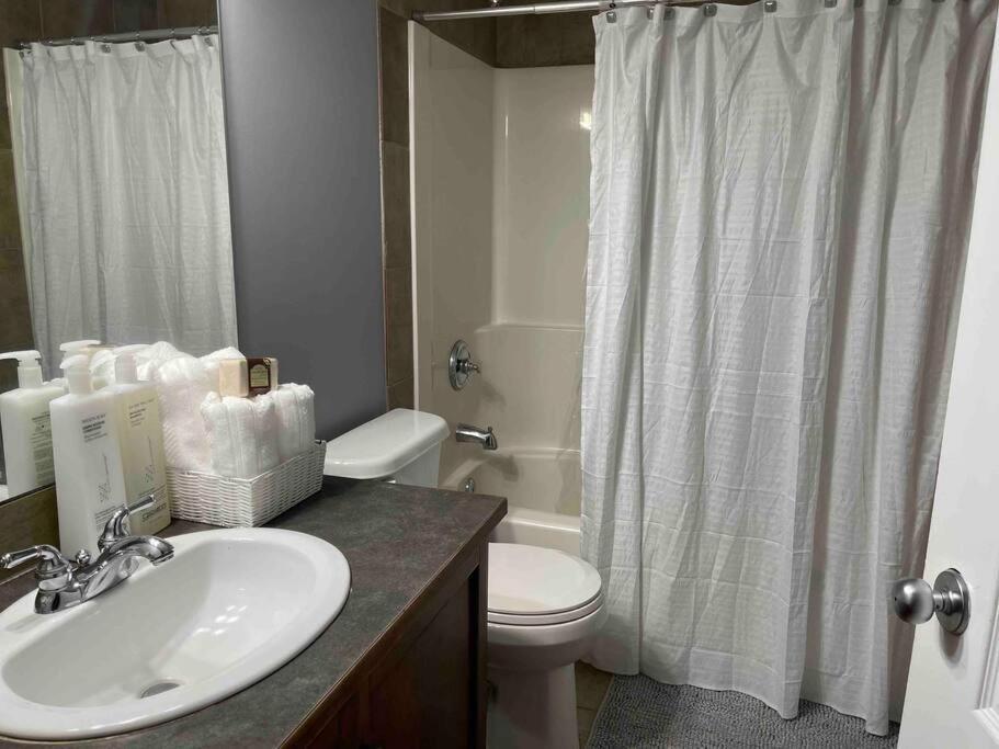 Spacious, 2-story Family-friendly Holiday home *