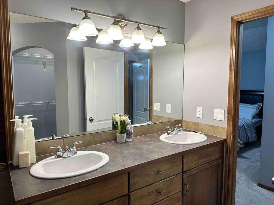 Spacious, 2-story Family-friendly Holiday home