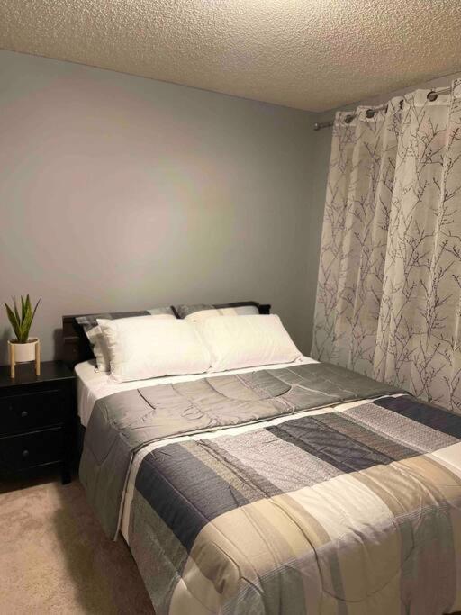 Holiday home Spacious, 2-story Family-friendly Calgary