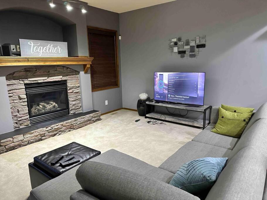 Spacious, 2-story Family-friendly Holiday home