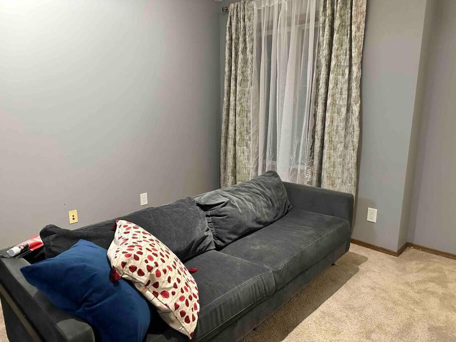 Spacious, 2-story Family-friendly Calgary