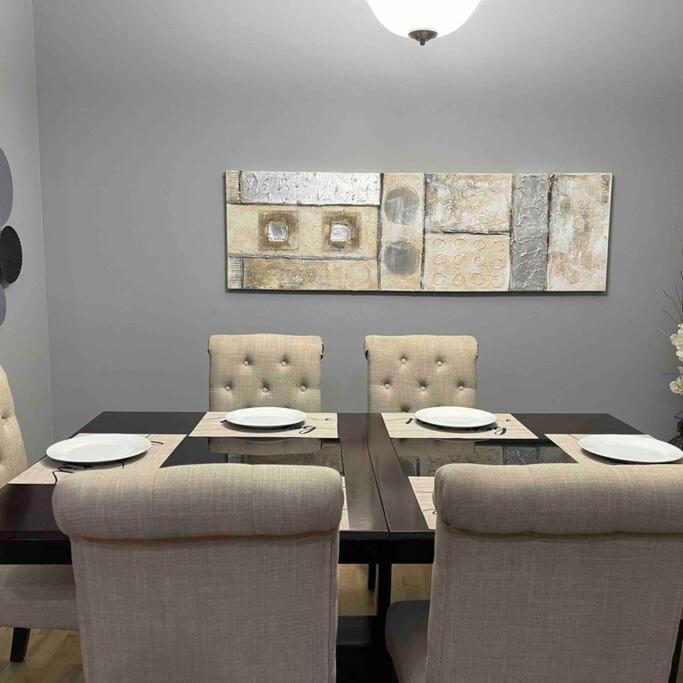 Holiday home Spacious, 2-story Family-friendly Calgary