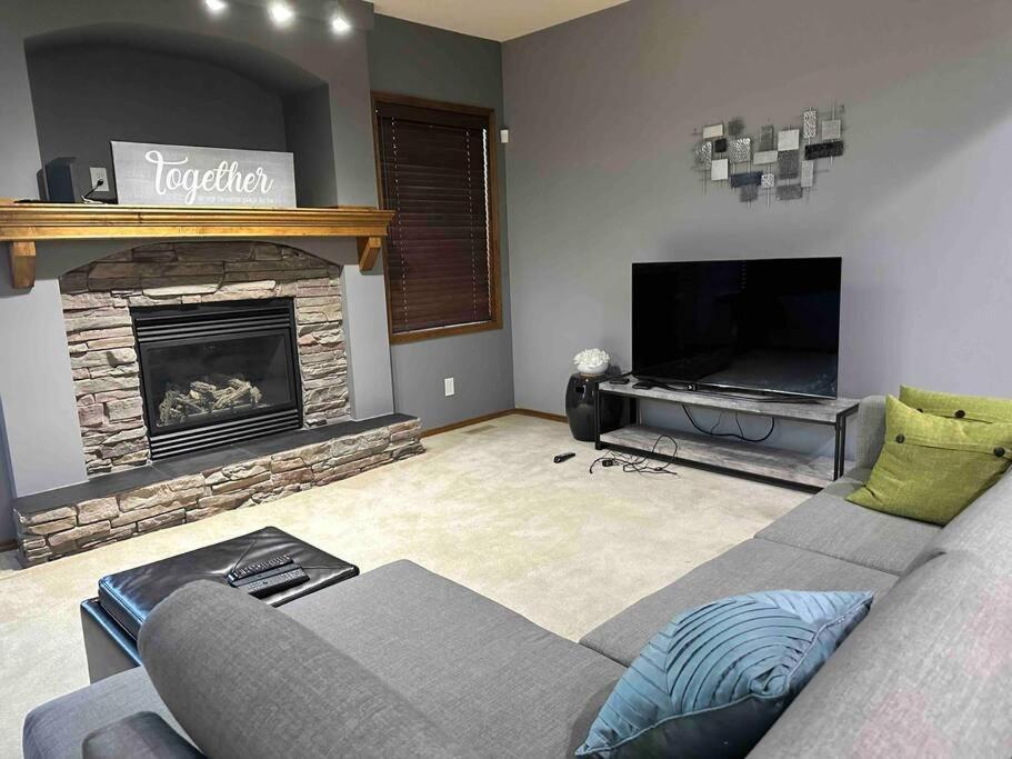 Spacious, 2-story Family-friendly Holiday home