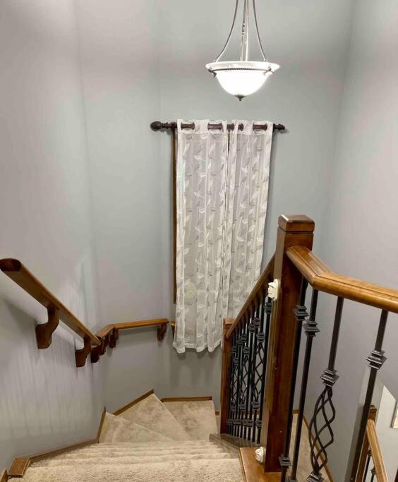 Spacious, 2-story Family-friendly Holiday home