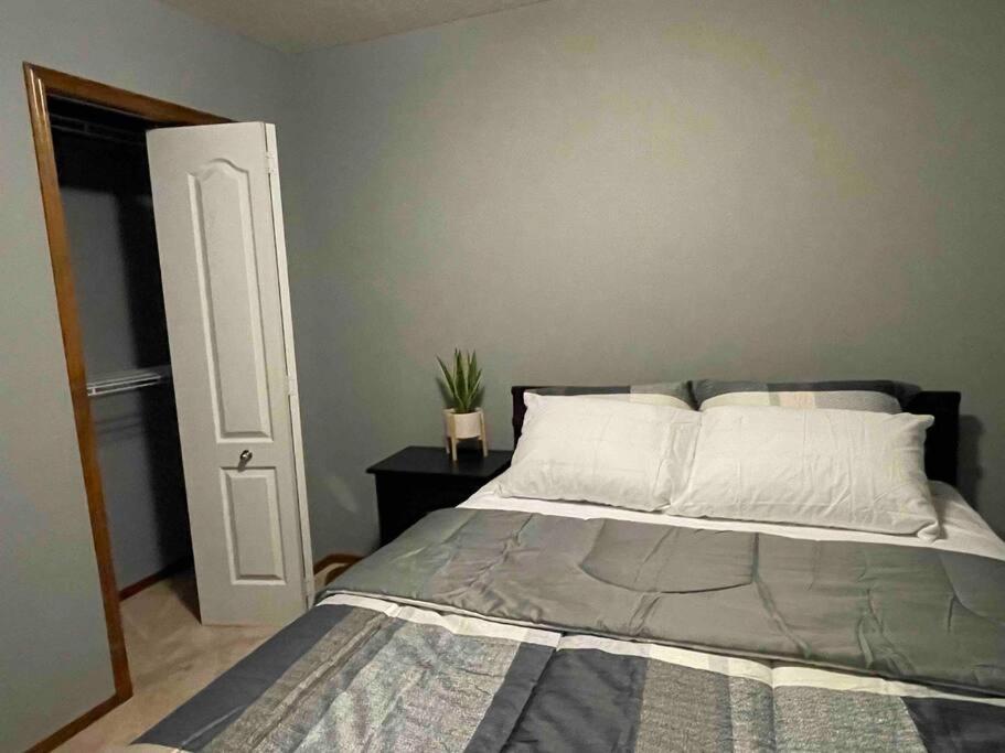 Spacious, 2-story Family-friendly * Calgary